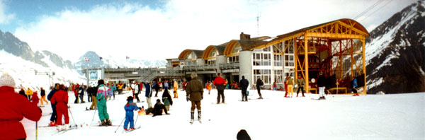 This is the mid-mountain building
at Les Grands Montets